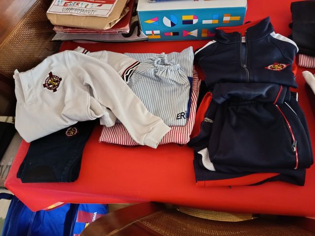 Pack uniforme colegio Leones Tallas 3-4-5