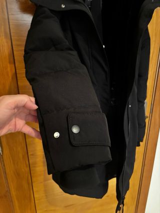 Abrigo plumífero negro