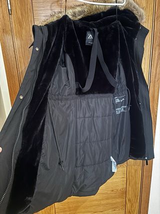 Abrigo plumífero negro