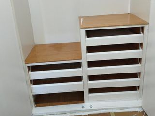 Cajonera blanca de madera doble