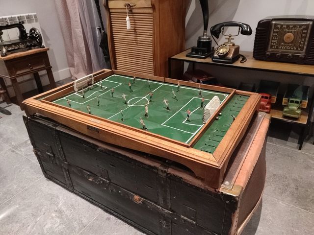 Futbolín antiguo de sobremesa E.Sanchiz años 40