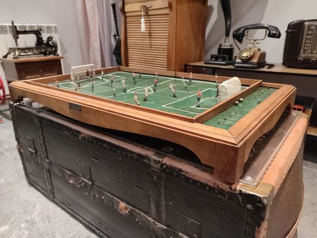 Futbolín antiguo de sobremesa E.Sanchiz años 40