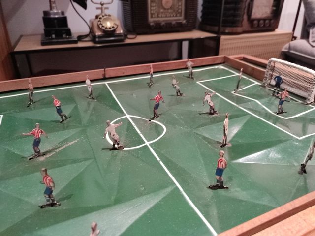 Futbolín antiguo de sobremesa E.Sanchiz años 40