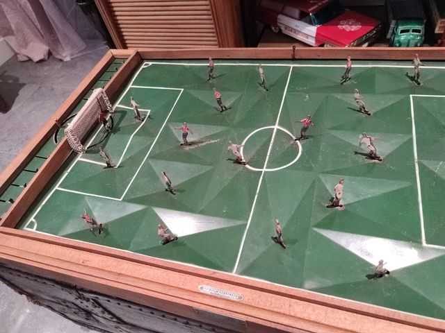 Futbolín antiguo de sobremesa E.Sanchiz años 40