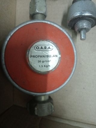 Regulador y piezas para bombona de gas