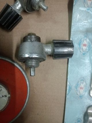 Regulador y piezas para bombona de gas