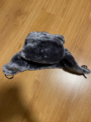 Gorro de piel gris para hombre