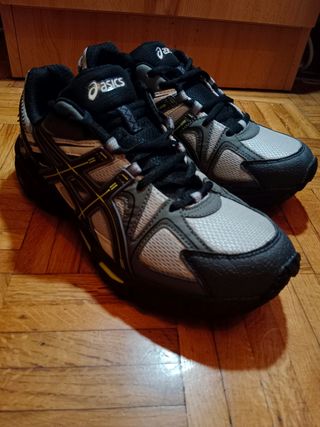 Zapatillas Asics Hombre Talla 42.5/nuevas sin caja