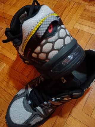 Zapatillas Asics Hombre Talla 42.5/nuevas sin caja
