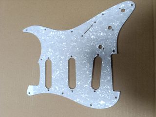 Golpeador Stratocaster SSS Perlado Blanco