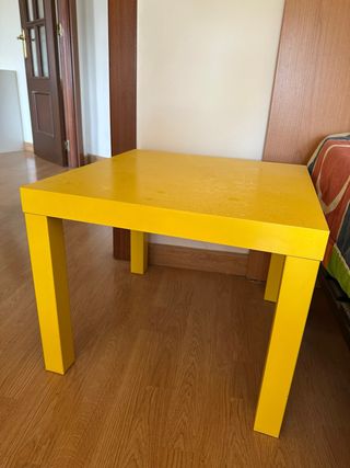 Mesa auxiliar amarilla Ikea Lack