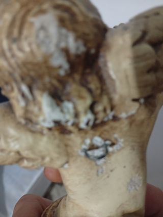 Angelito con flauta decorativo.