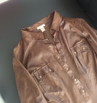 Camisa o sobrecamisa efecto piel marrón