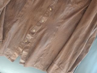 Camisa o sobrecamisa efecto piel marrón
