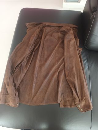 Camisa o sobrecamisa efecto piel marrón