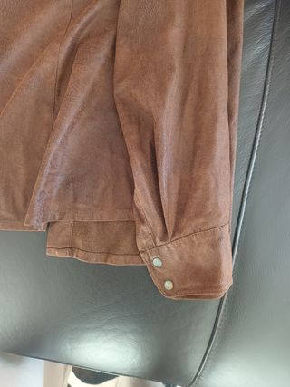 Camisa o sobrecamisa efecto piel marrón