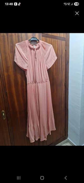 Vestido de fiesta rosa plisado