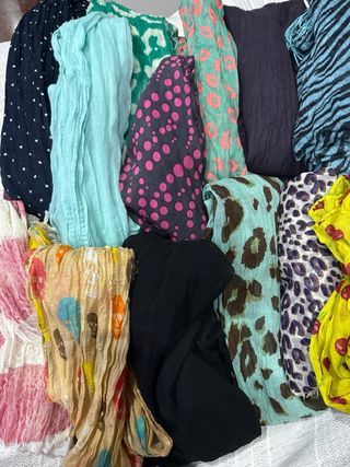Lote de bufandas estampadas . 10 euros todas . 