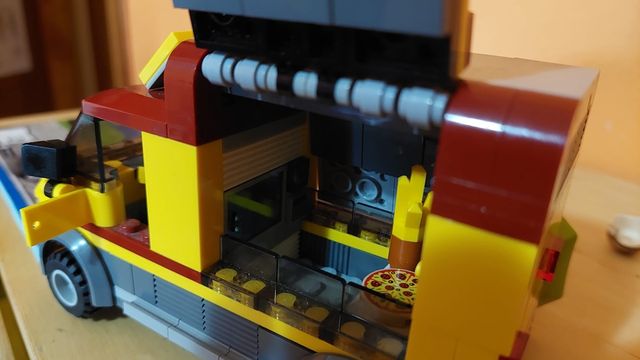 LEGO City 60150 Furgone Pizze