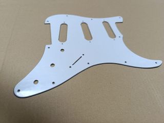 Golpeador Stratocaster SSS Blanco 3 capas