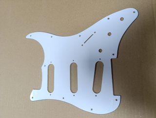 Golpeador Stratocaster SSS Blanco 3 capas