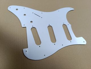 Golpeador Stratocaster SSS Blanco 3 capas