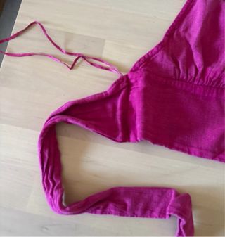 Top fucsia allacciato al collo