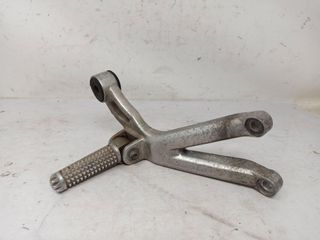 Estribera Trasera Derecha Con Soporte Yamaha Yzf 6