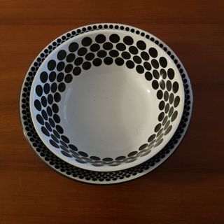 Cuencos de porcelana medidas 12 cms y 16 cms.