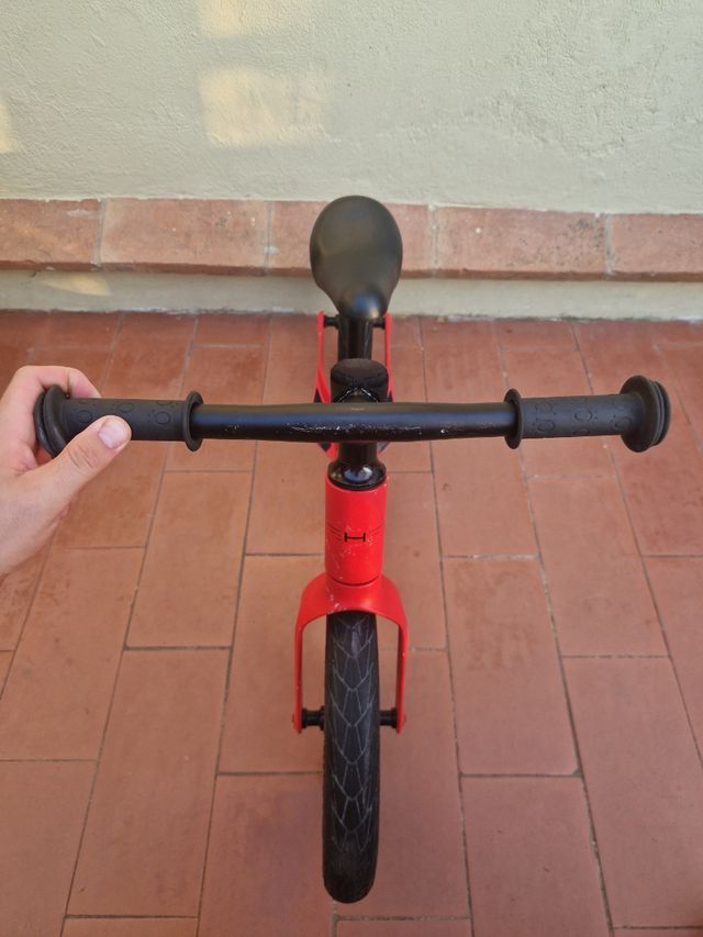 Bicicleta de equilibrio Hornit roja