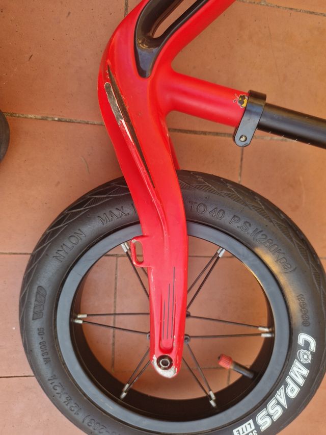 Bicicleta de equilibrio Hornit roja