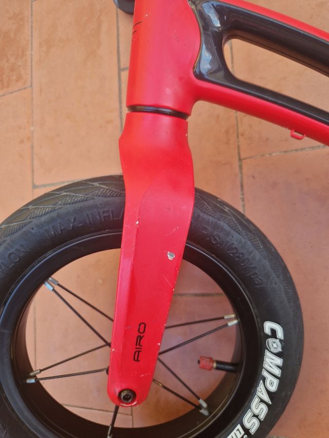 Bicicleta de equilibrio Hornit roja