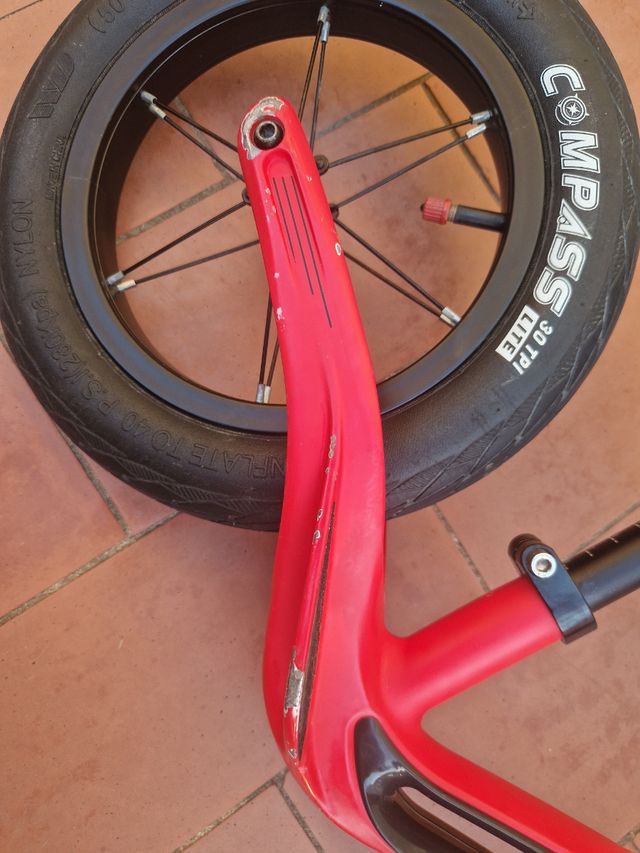 Bicicleta de equilibrio Hornit roja
