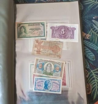 Colección de billetes de España y del mundo.