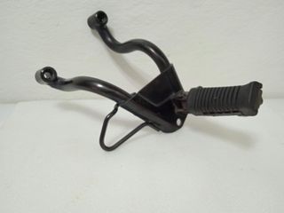Estribera trasera derecha con soporte Suzuki V-Str
