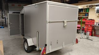 Remolque ligero con freno