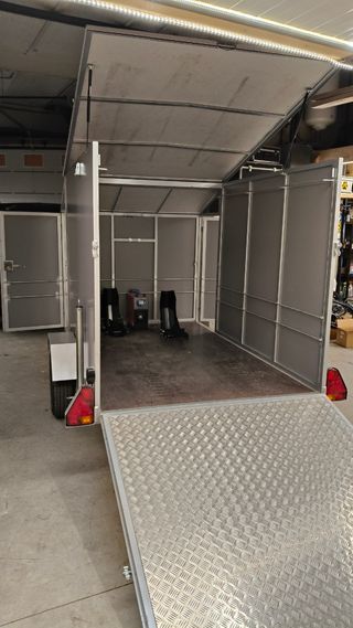 Remolque ligero con freno