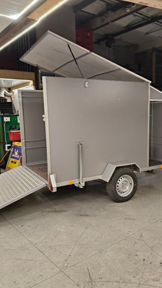 Remolque ligero con freno
