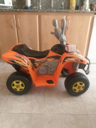 Quad a batería con pedal acelerador