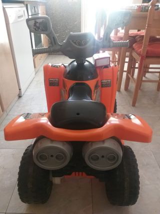 Quad a batería con pedal acelerador