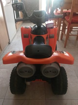 Quad a batería con pedal acelerador