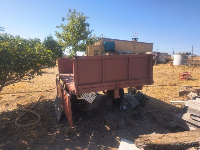 Remolque de tractor y arado