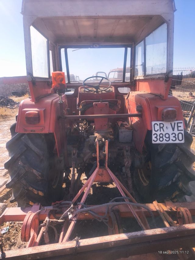 Remolque de tractor y arado