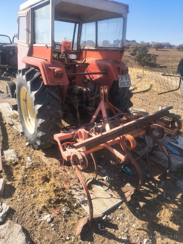 Remolque de tractor y arado