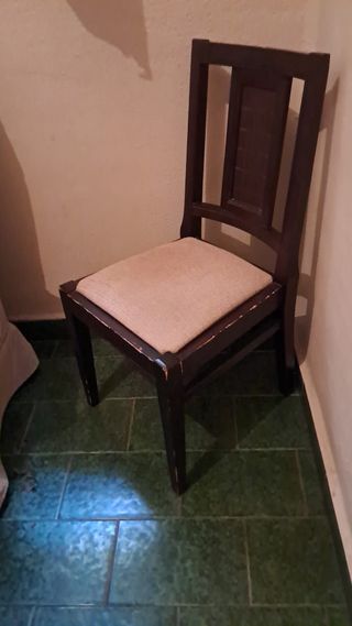 Silla de madera tapizada beige