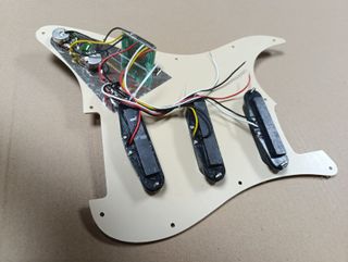 Golpeador Stratocaster SSS Crema