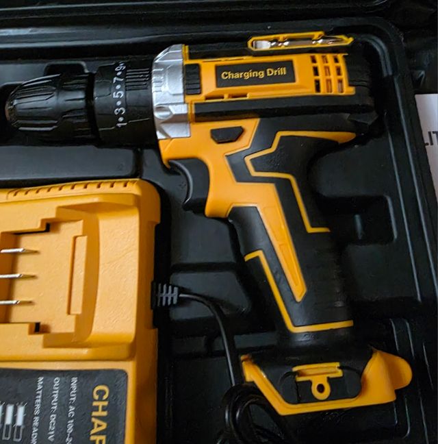 TALADRO BATERIA LITIO 21V + HERRAMIENTAS 35