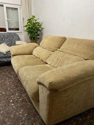 Sofá familiar, 2 sillones beige precio negociable.