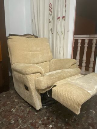 Sofá familiar, 2 sillones beige precio negociable.