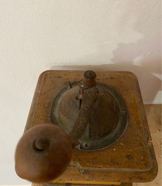 Macinino da caffè vintage in legno